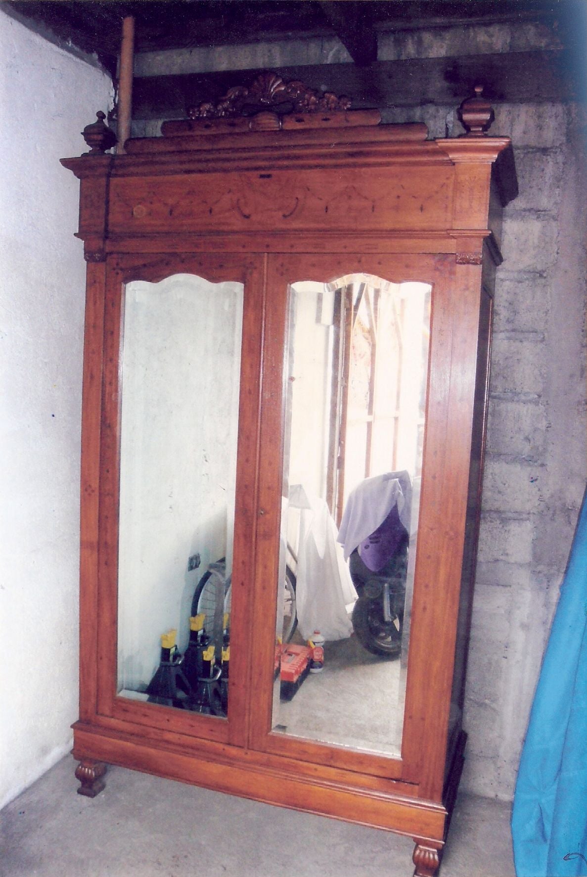 Wardrobe Cabinet AMN-Y98 (Estrella Furniture MFg. Co)