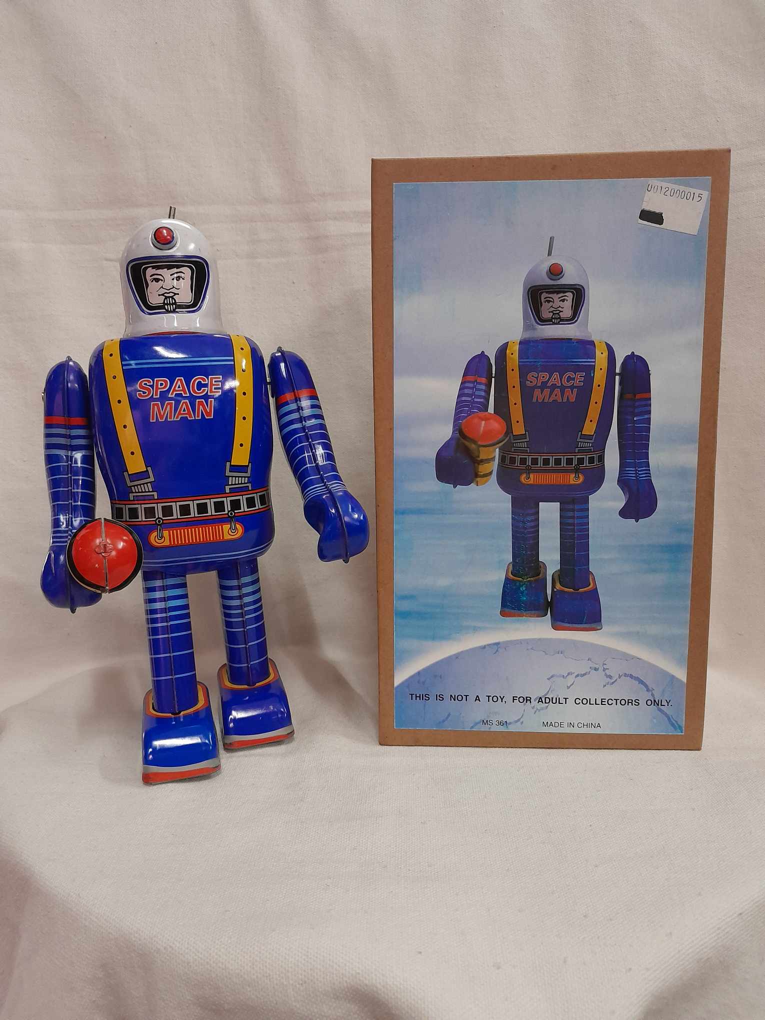 Space Man Tin Toy Robot