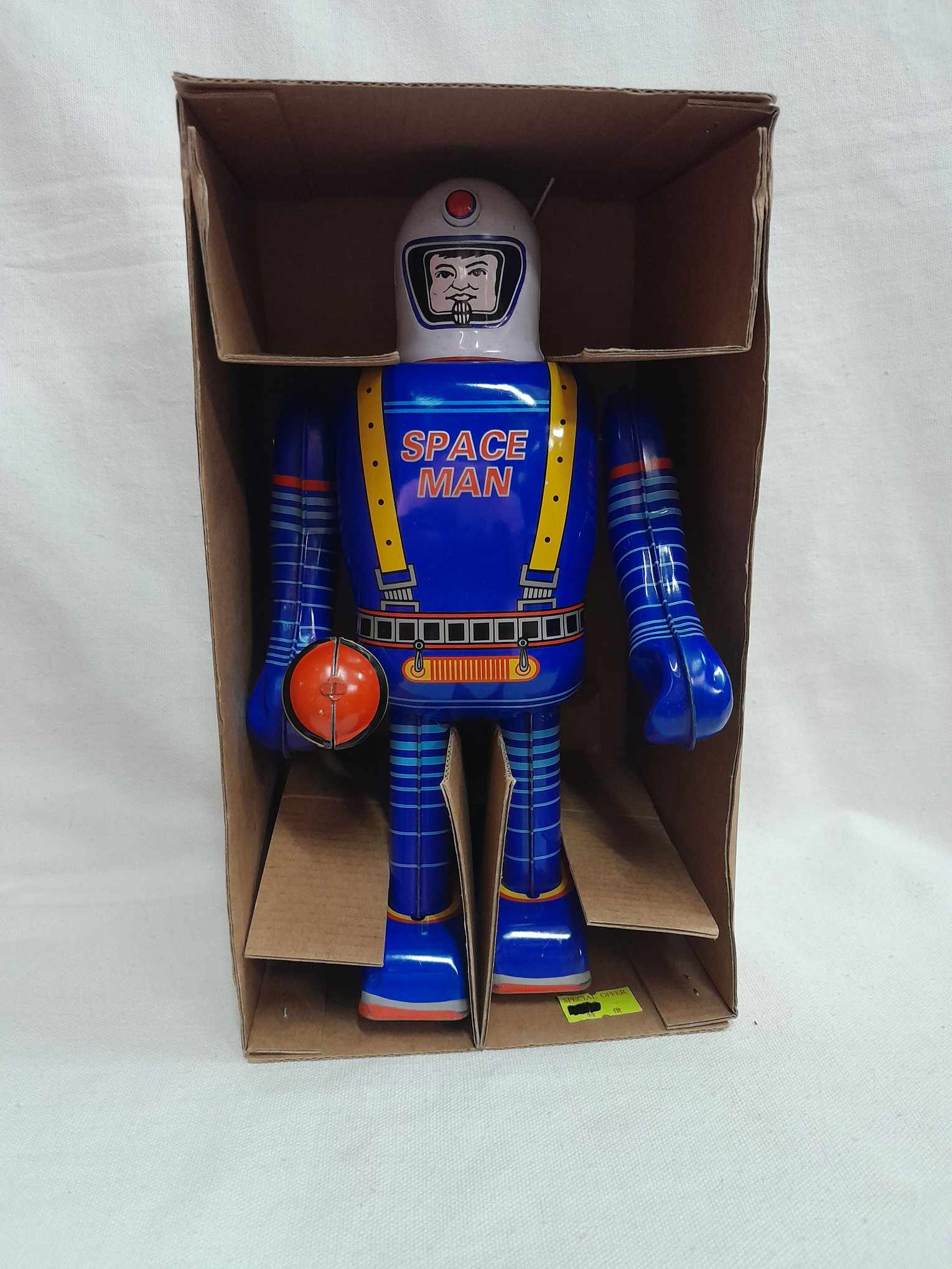 Space Man Tin Toy Robot