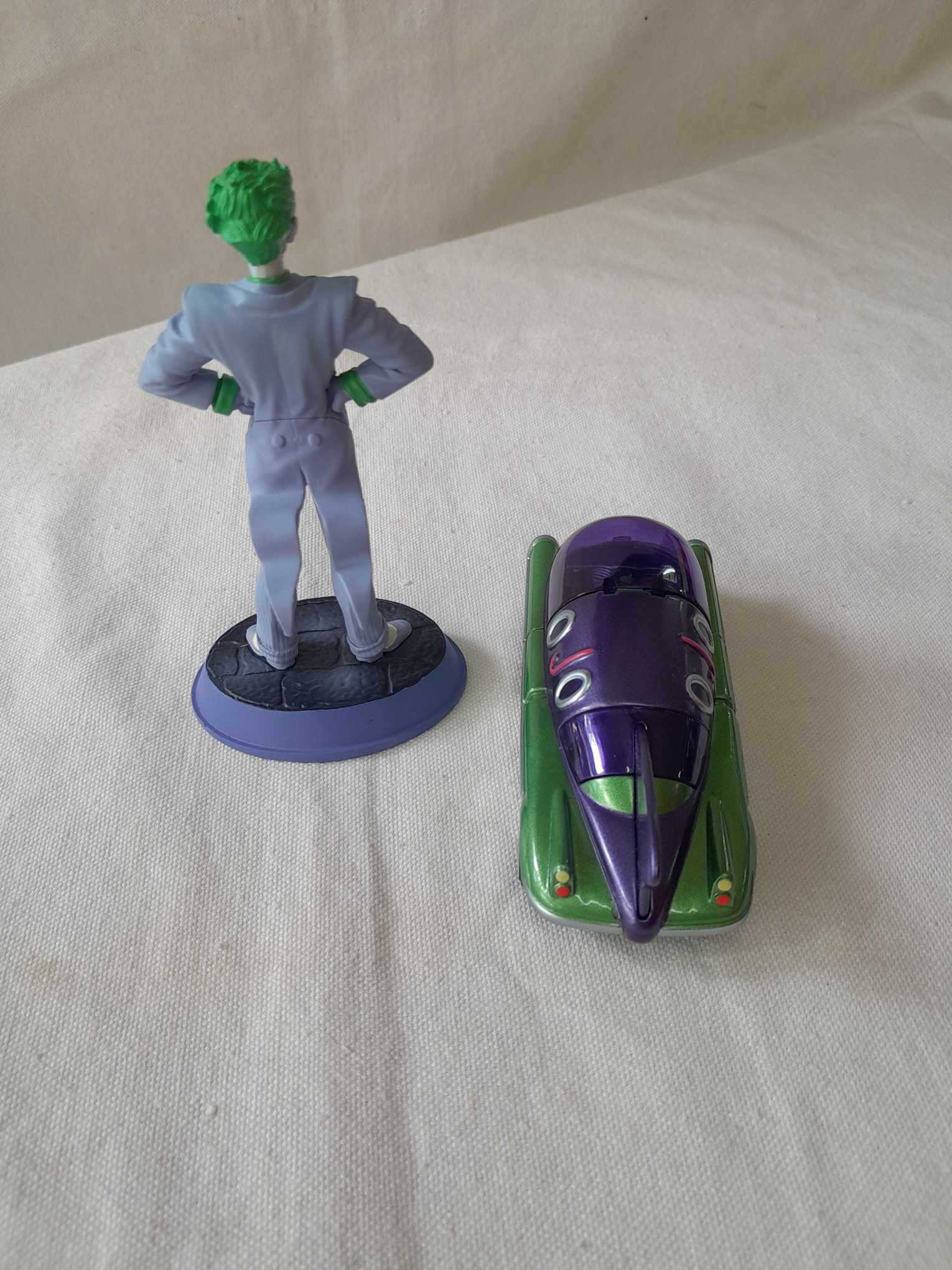 CORGI The Batman Chassis Art Collection " The Joker + Car"