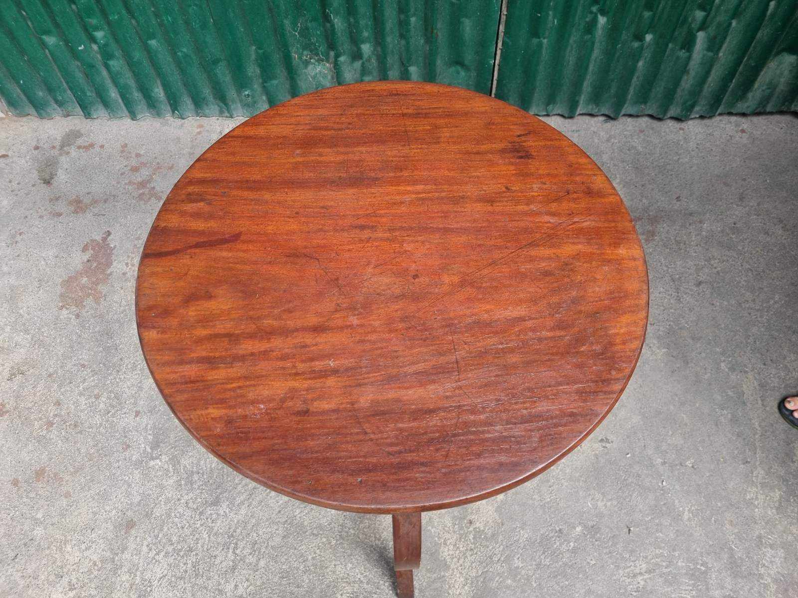 Round table narra AMN-657