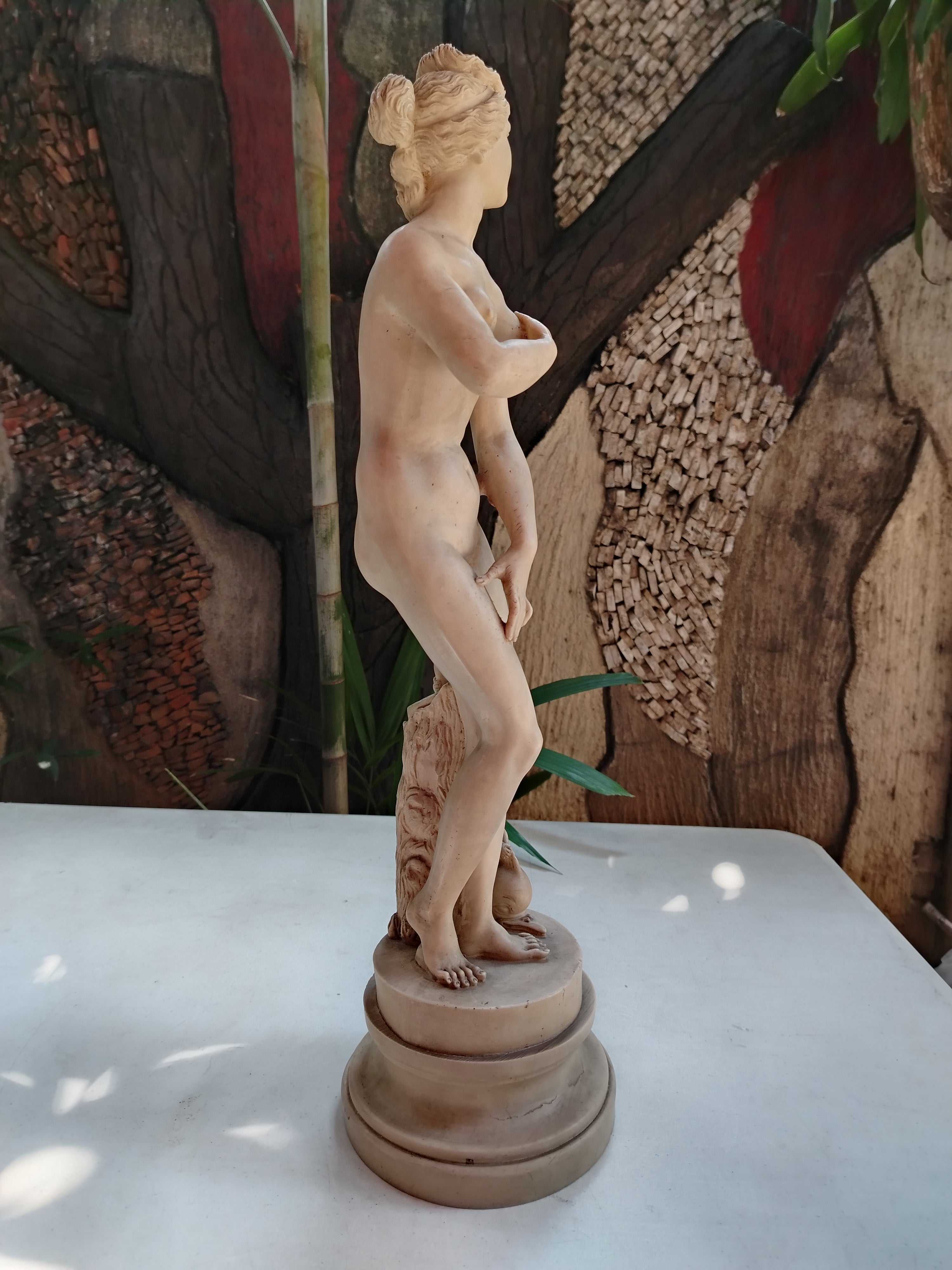 NUDE STATUE