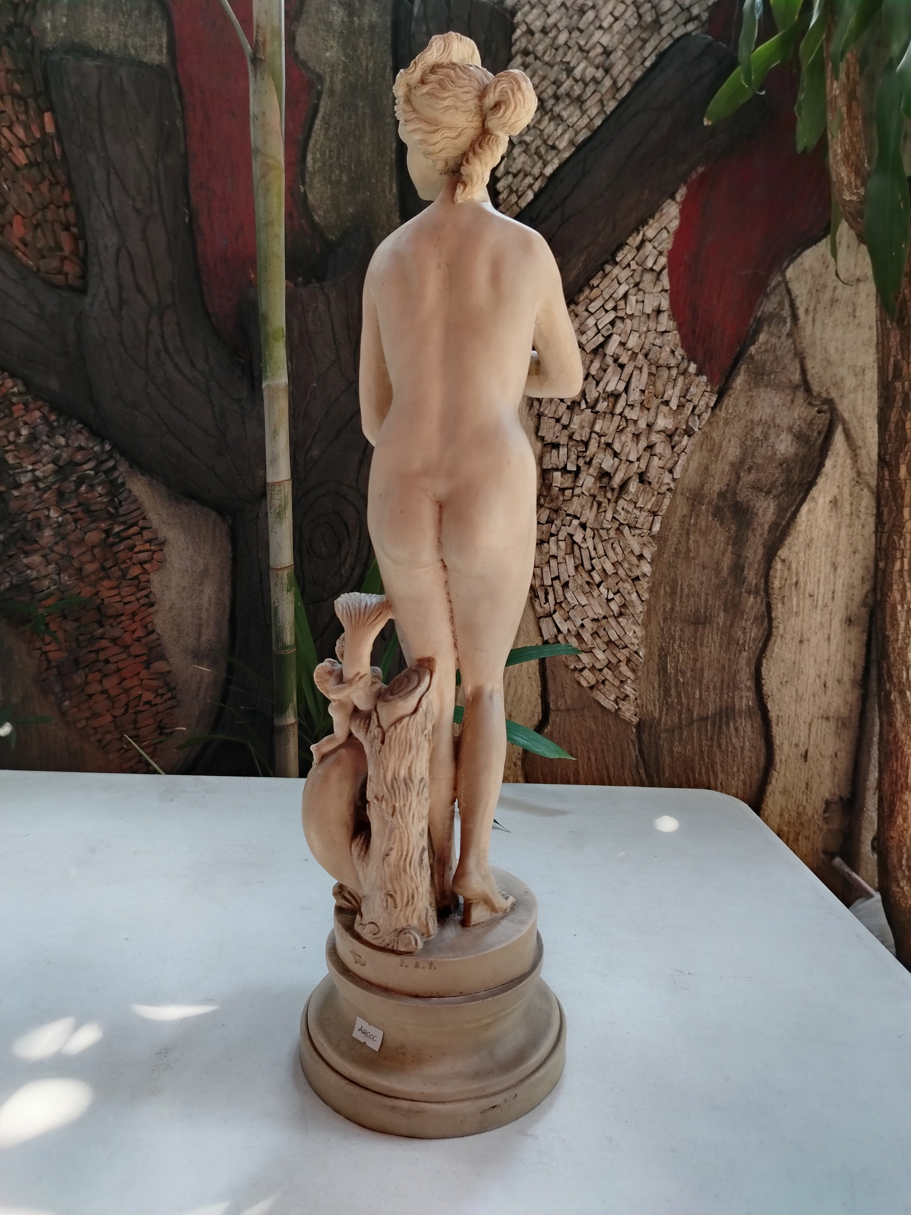 NUDE STATUE