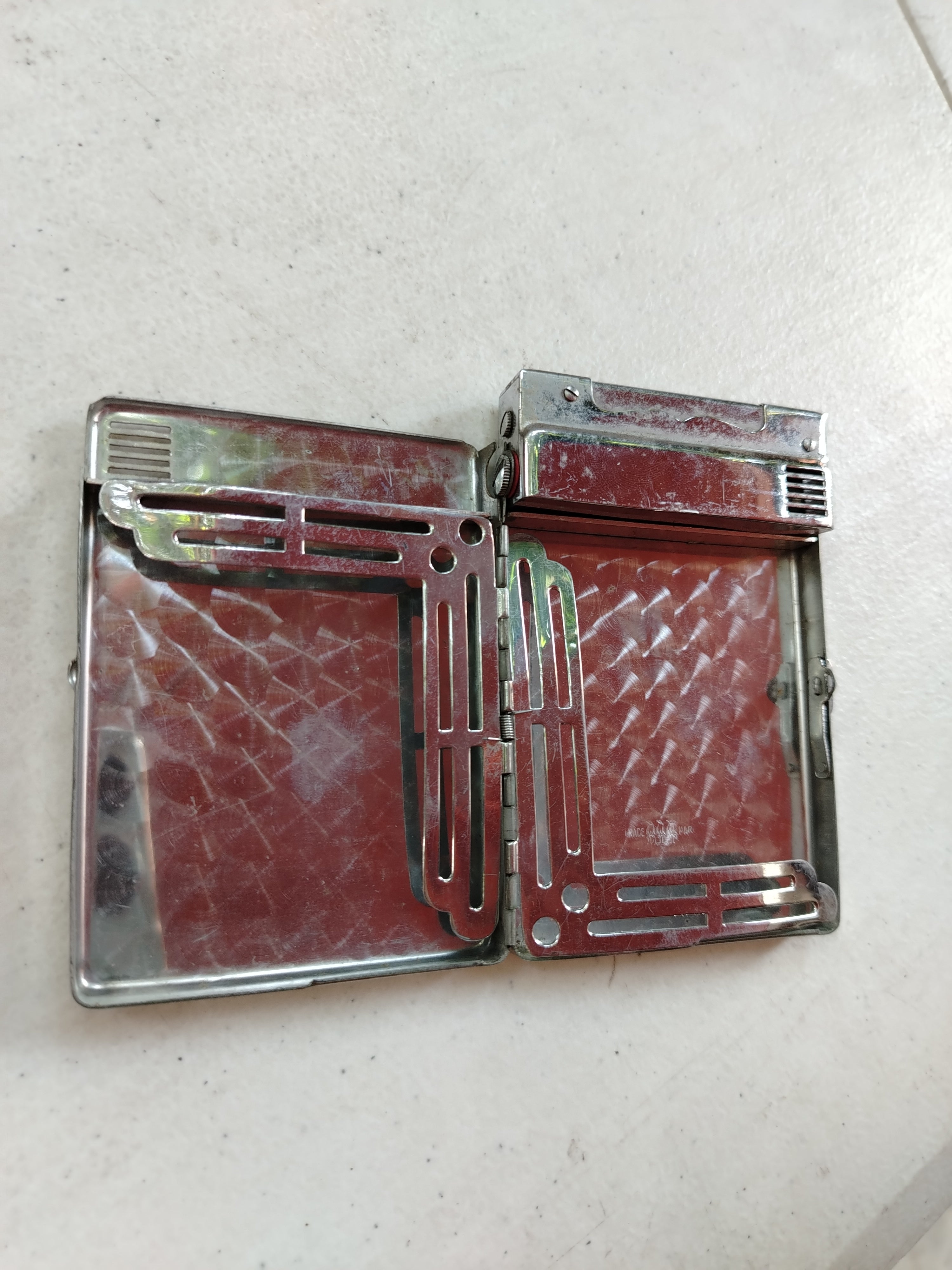 CIGARETTE CASE WITH LIGHTER