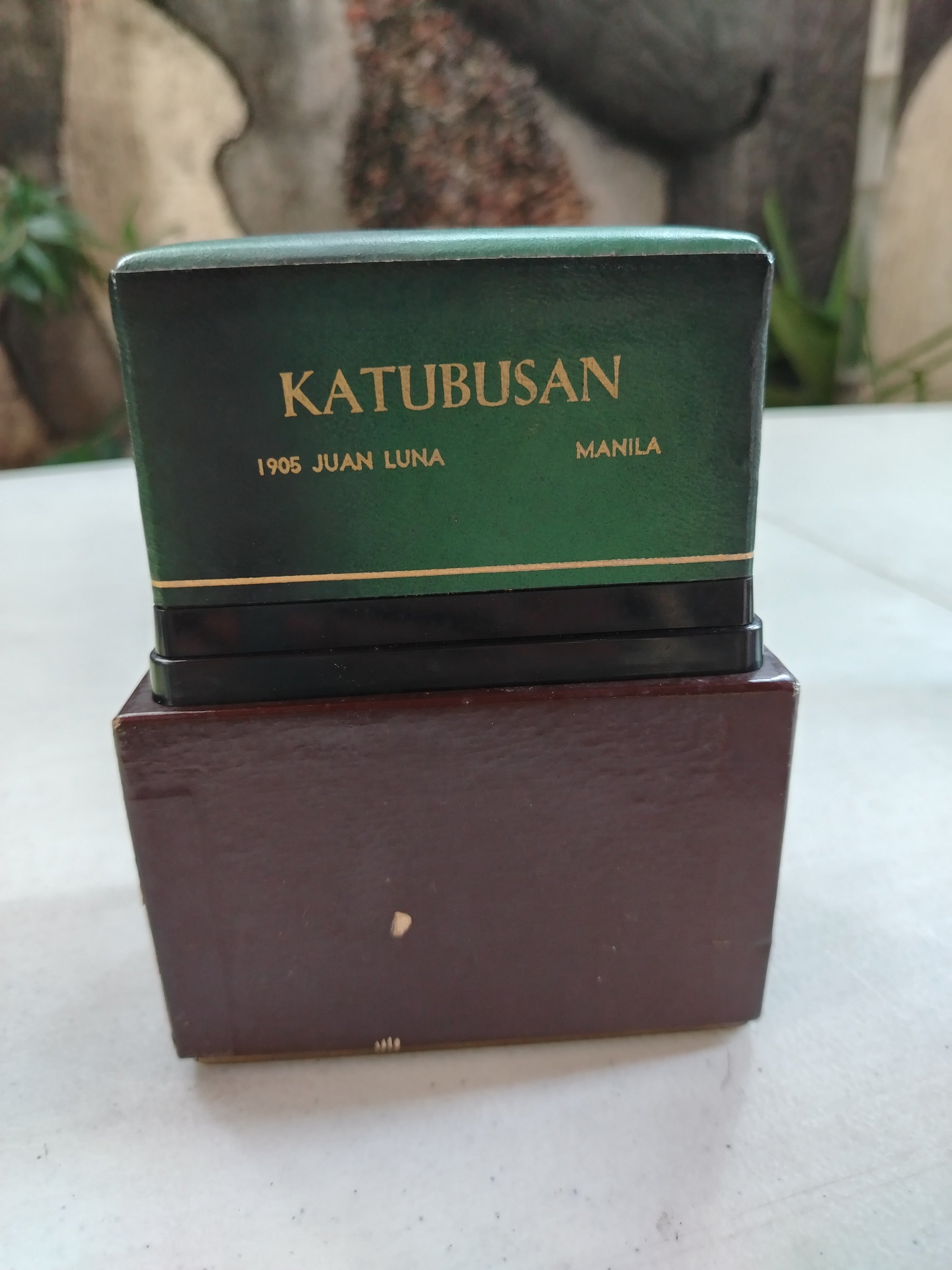 CIGARETTE DISPENSER WITH BOX