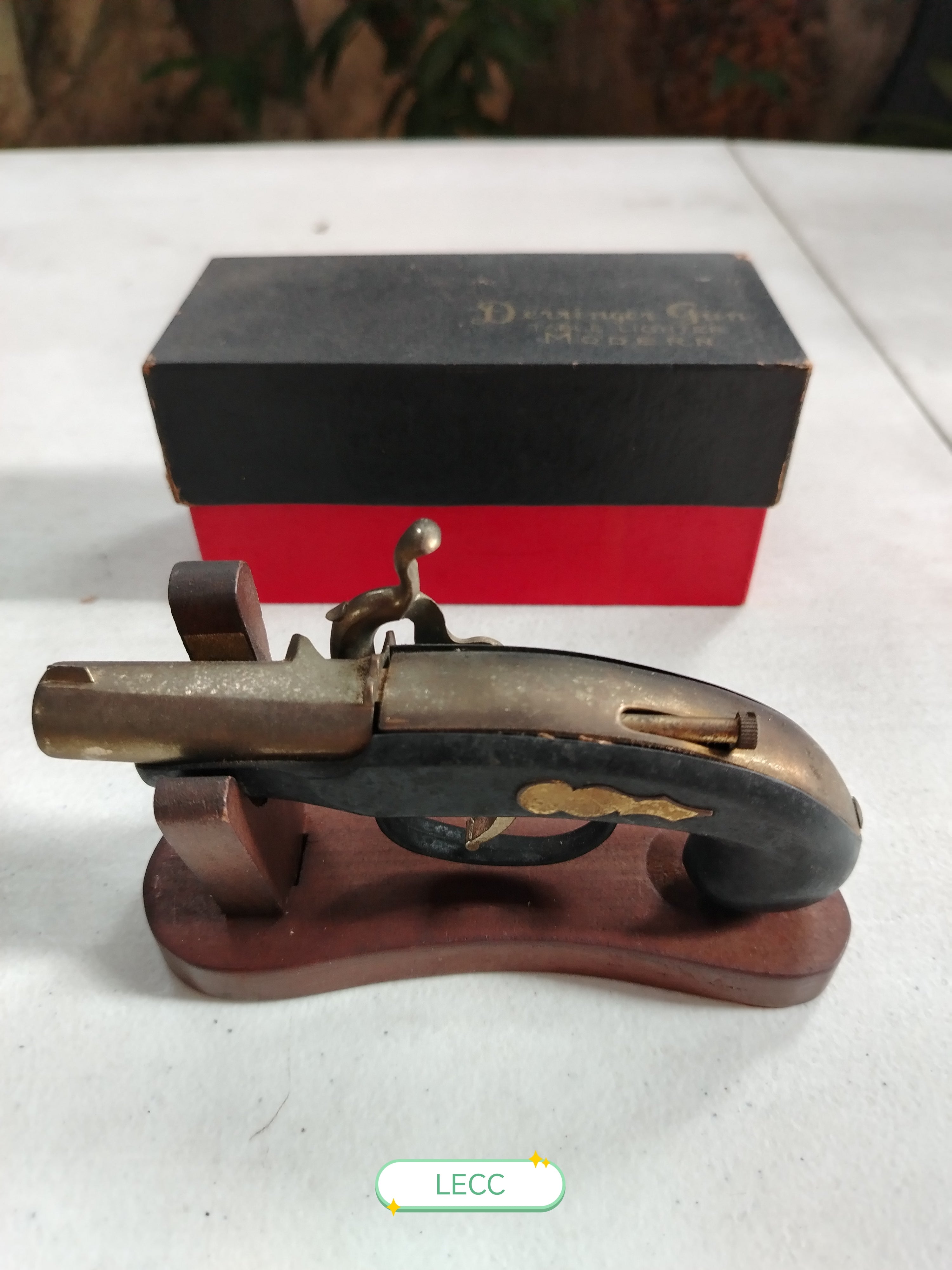 VINTAGE GUN LIGHTER WITH STAND & CASE