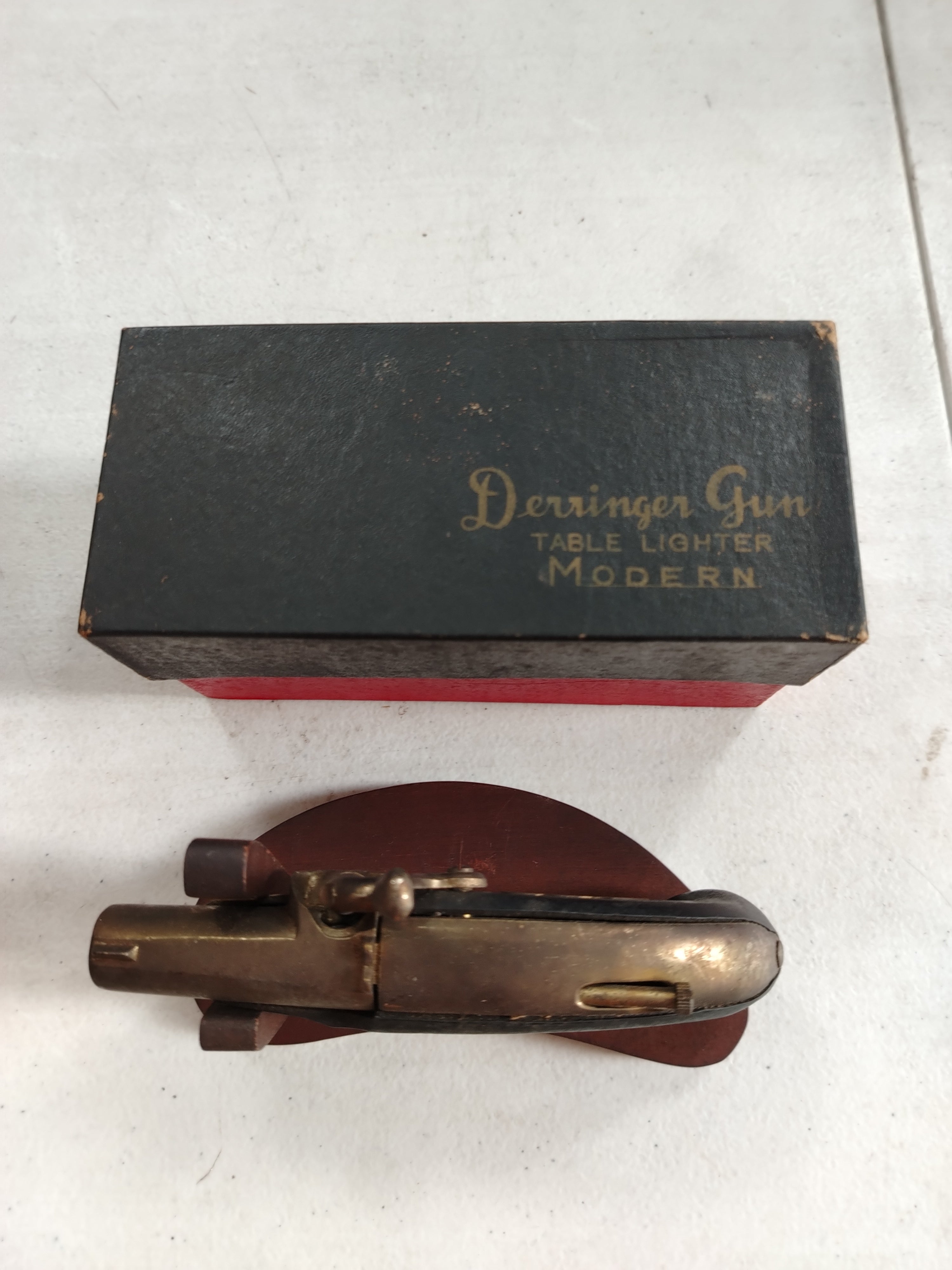 VINTAGE GUN LIGHTER WITH STAND & CASE