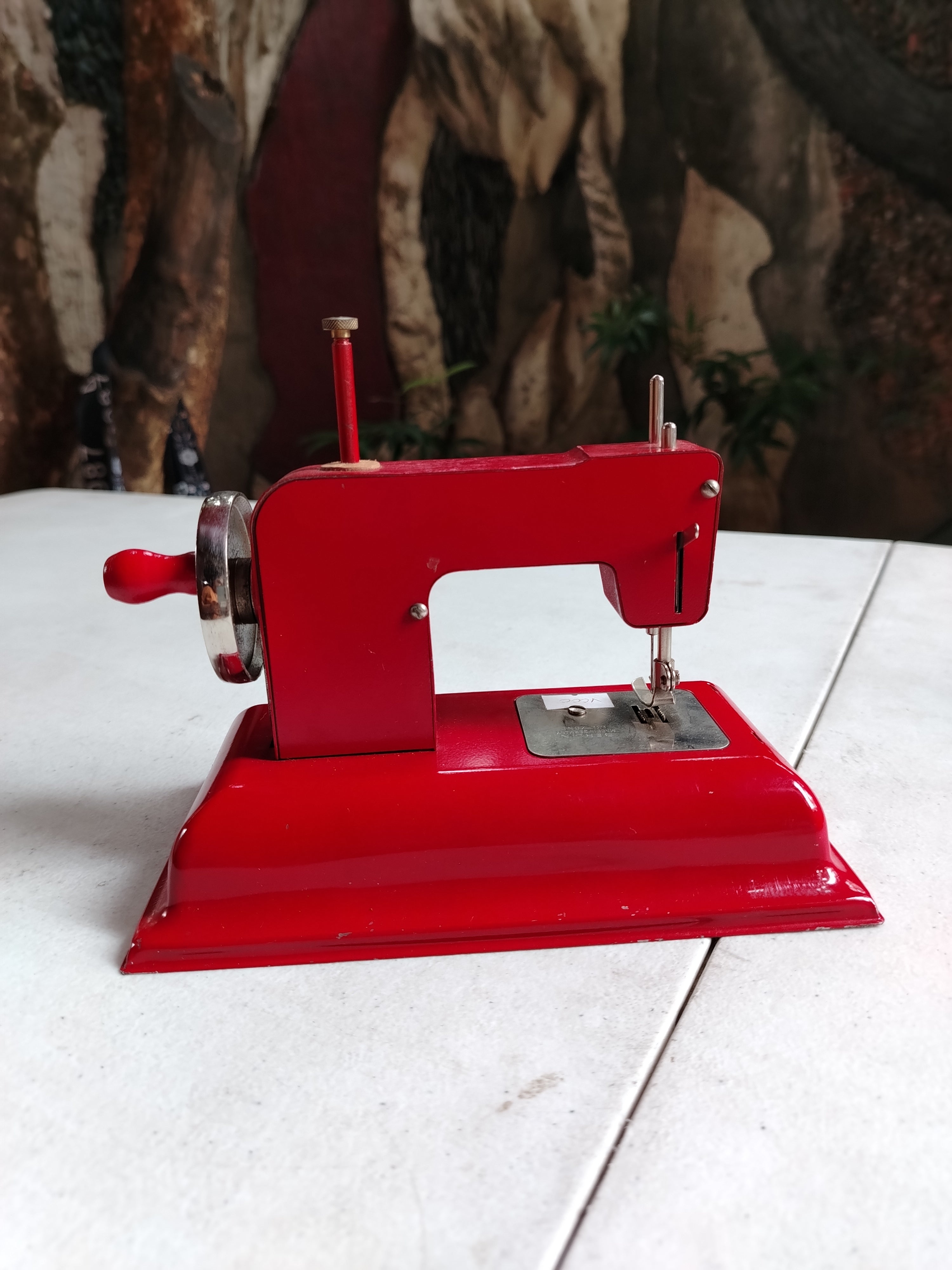 MINIATURE SEW MASTER SEWING MACINE