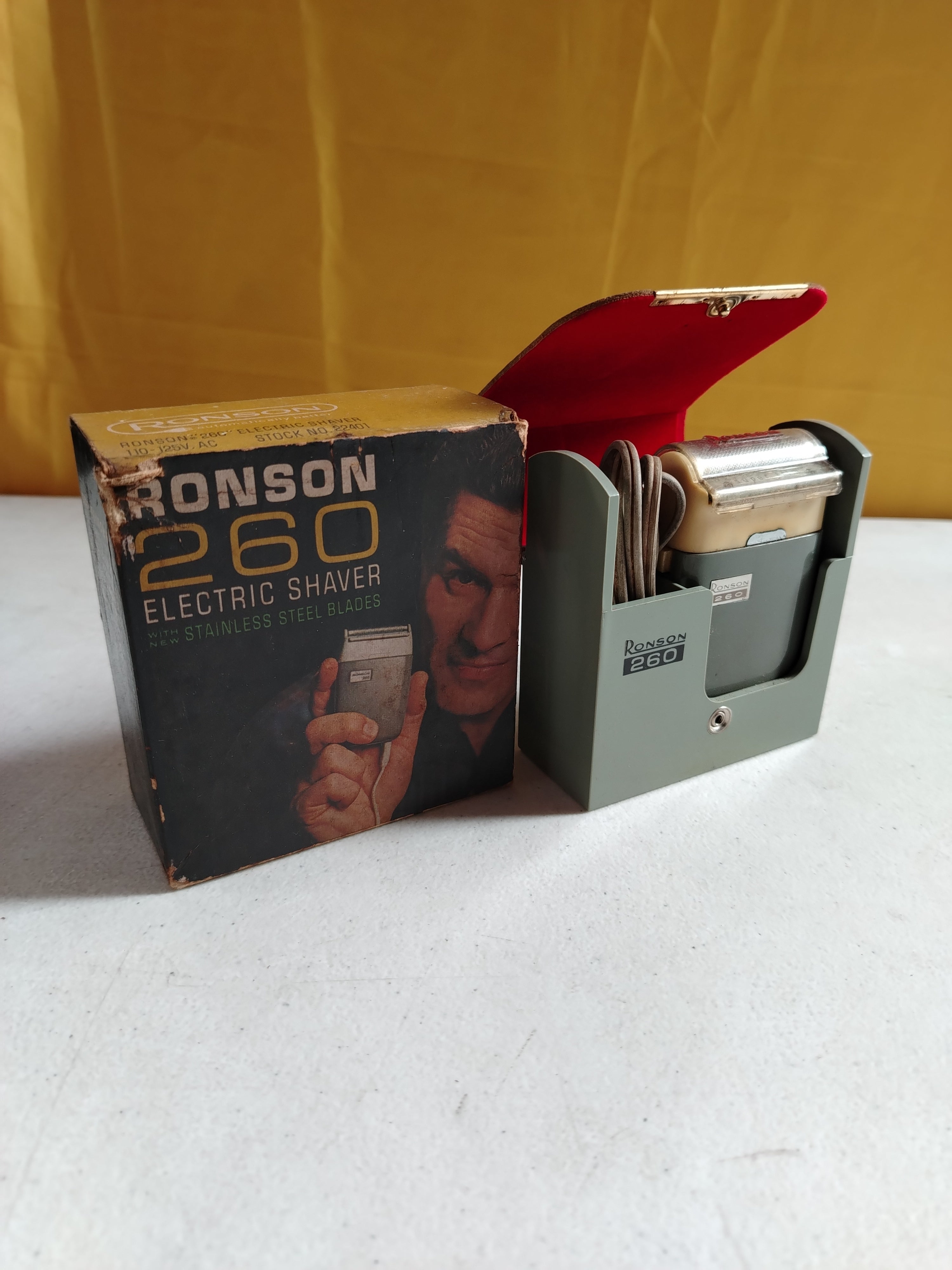 VINTAGE ELECTRIC SHAVER