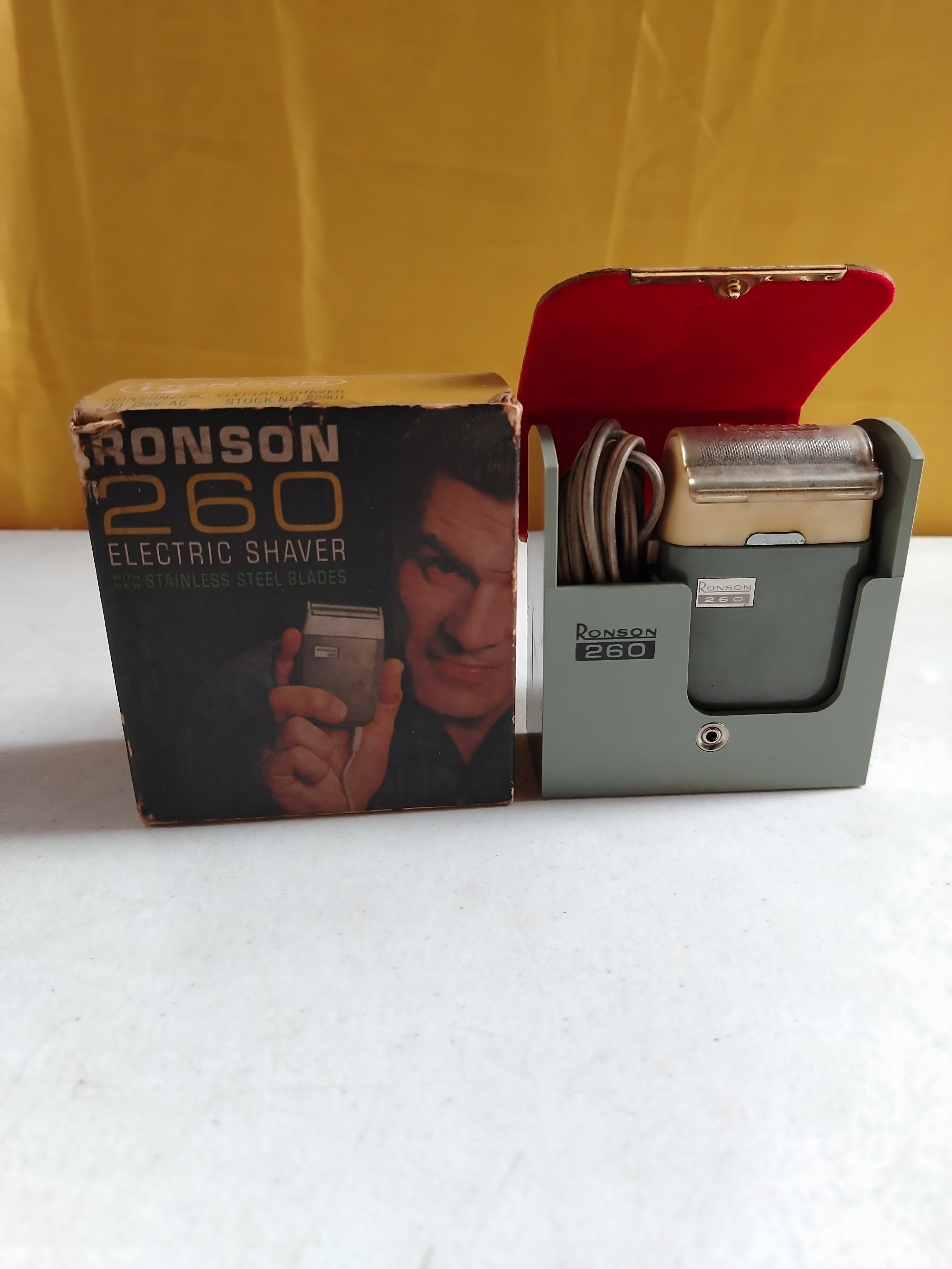 VINTAGE ELECTRIC SHAVER