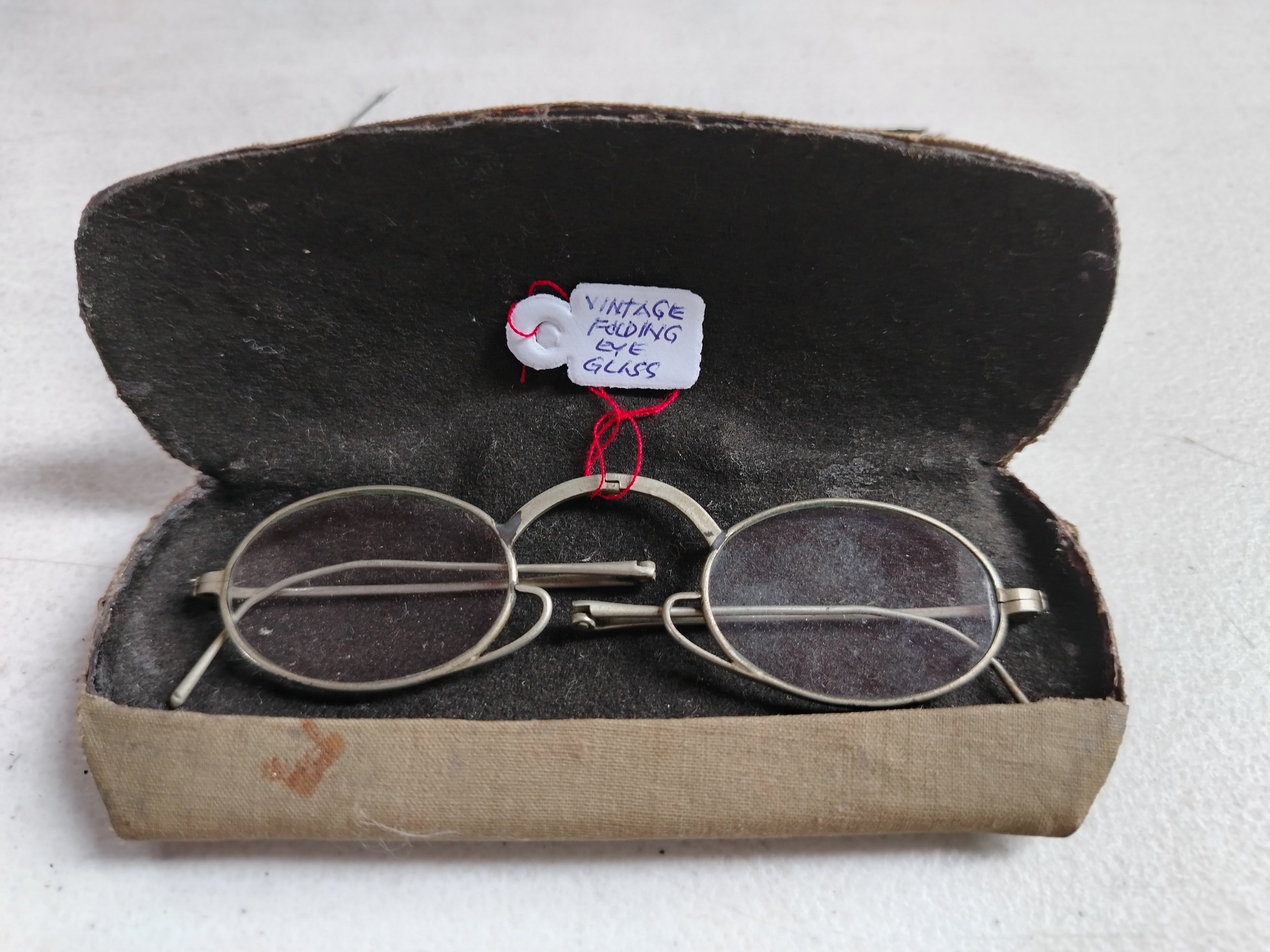 VINTAGE EYE GLASSES WITH CASE