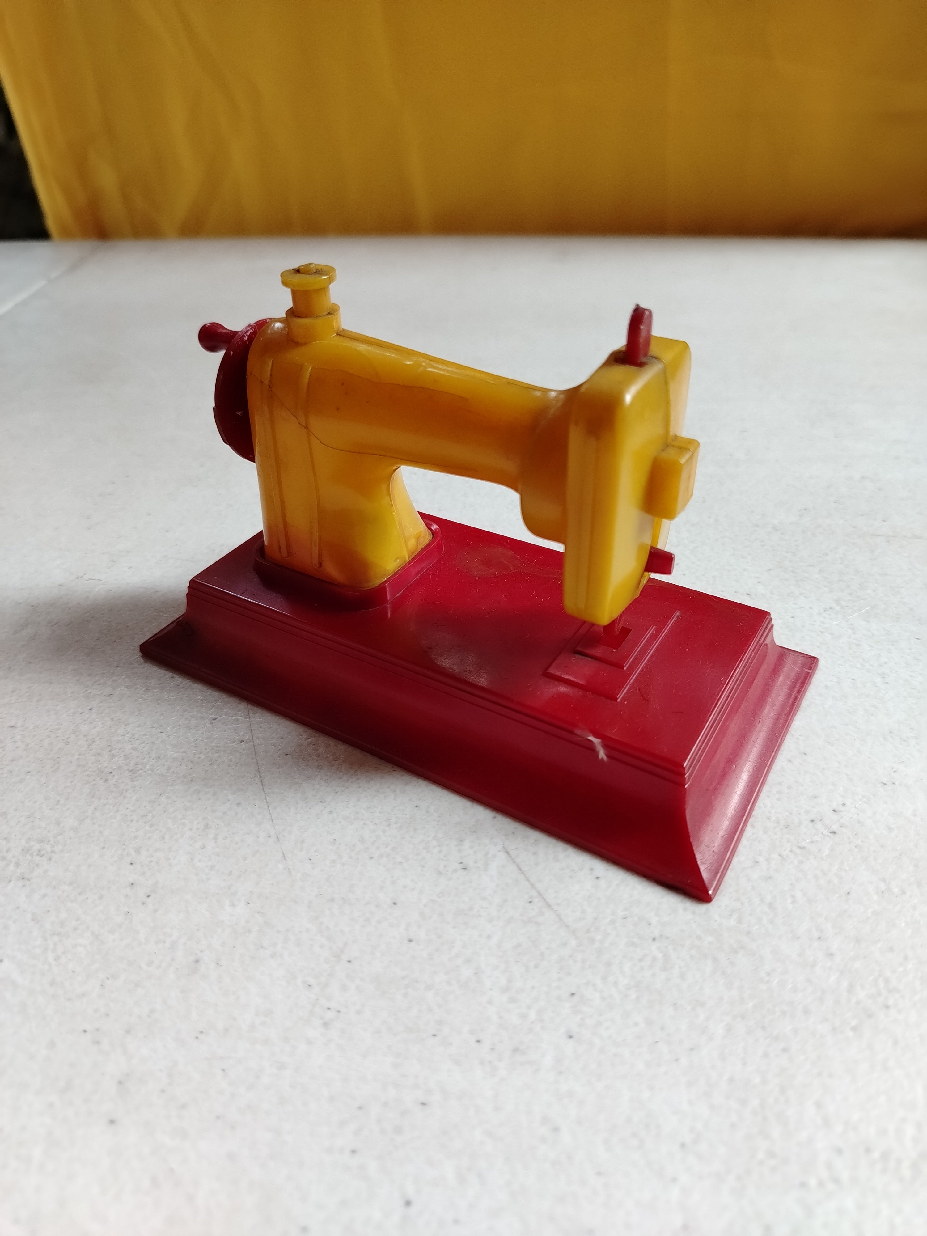 SEWING MACHINE TOY