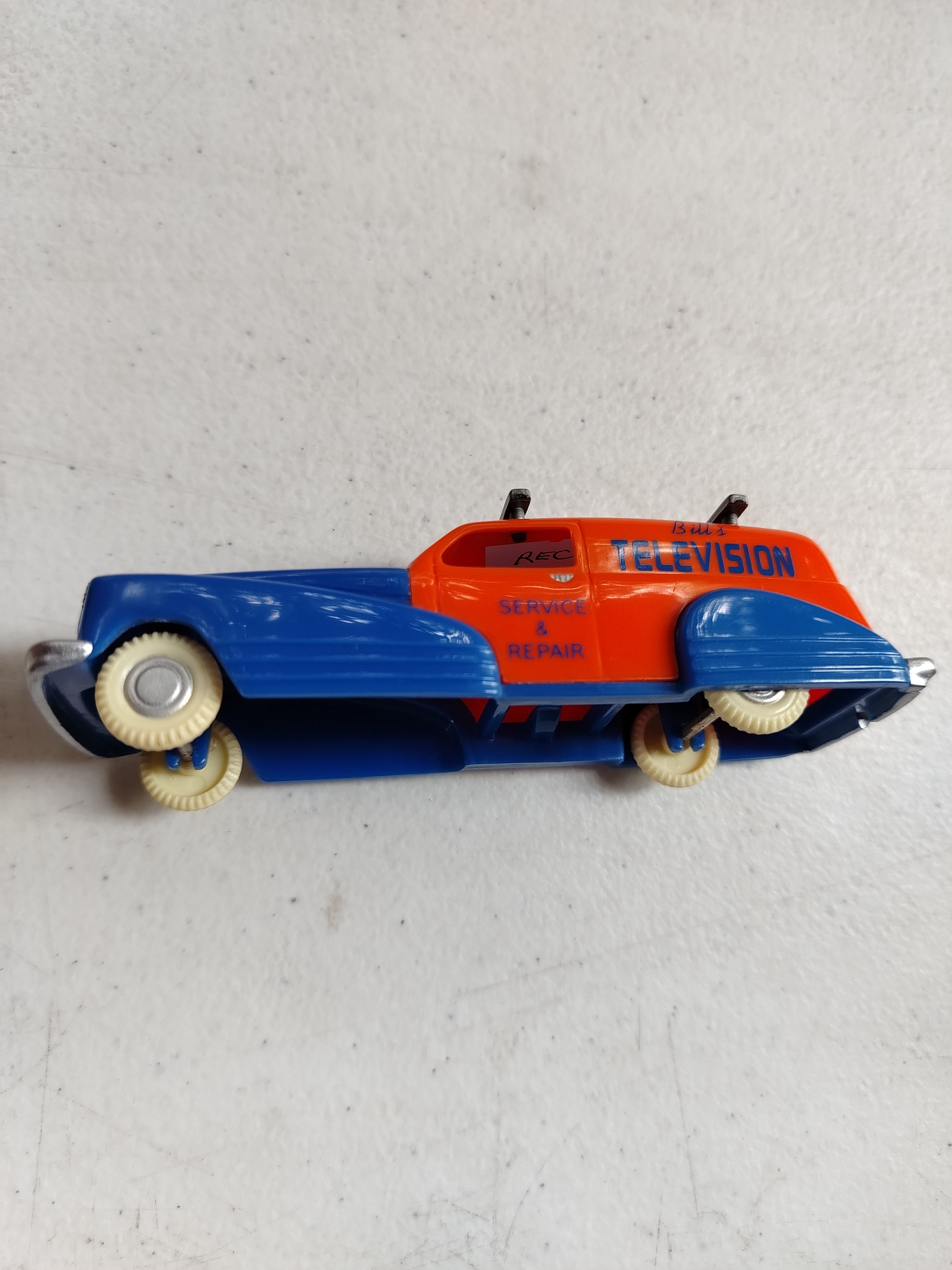 PLASTIC TOY CAR