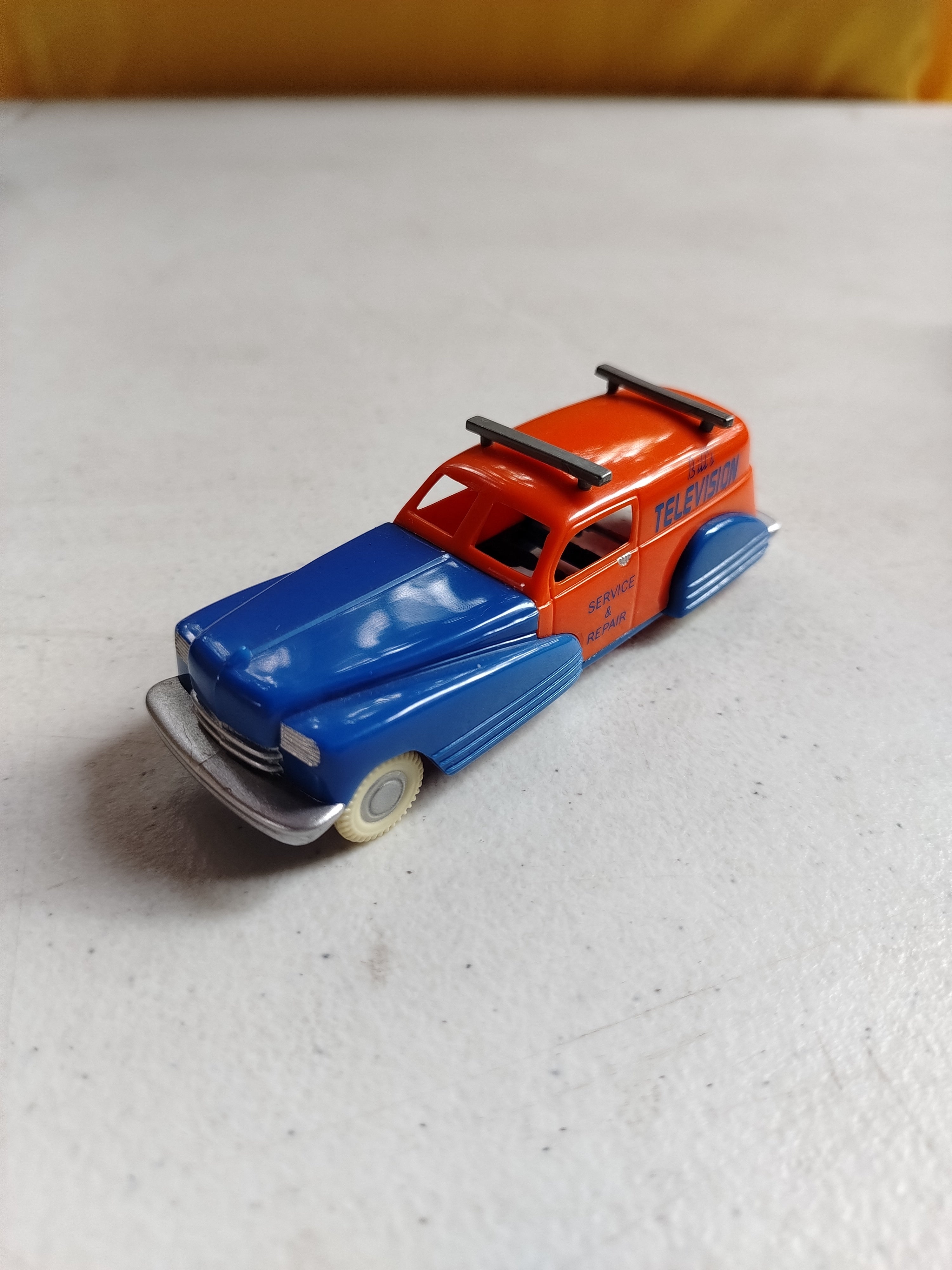 PLASTIC TOY CAR