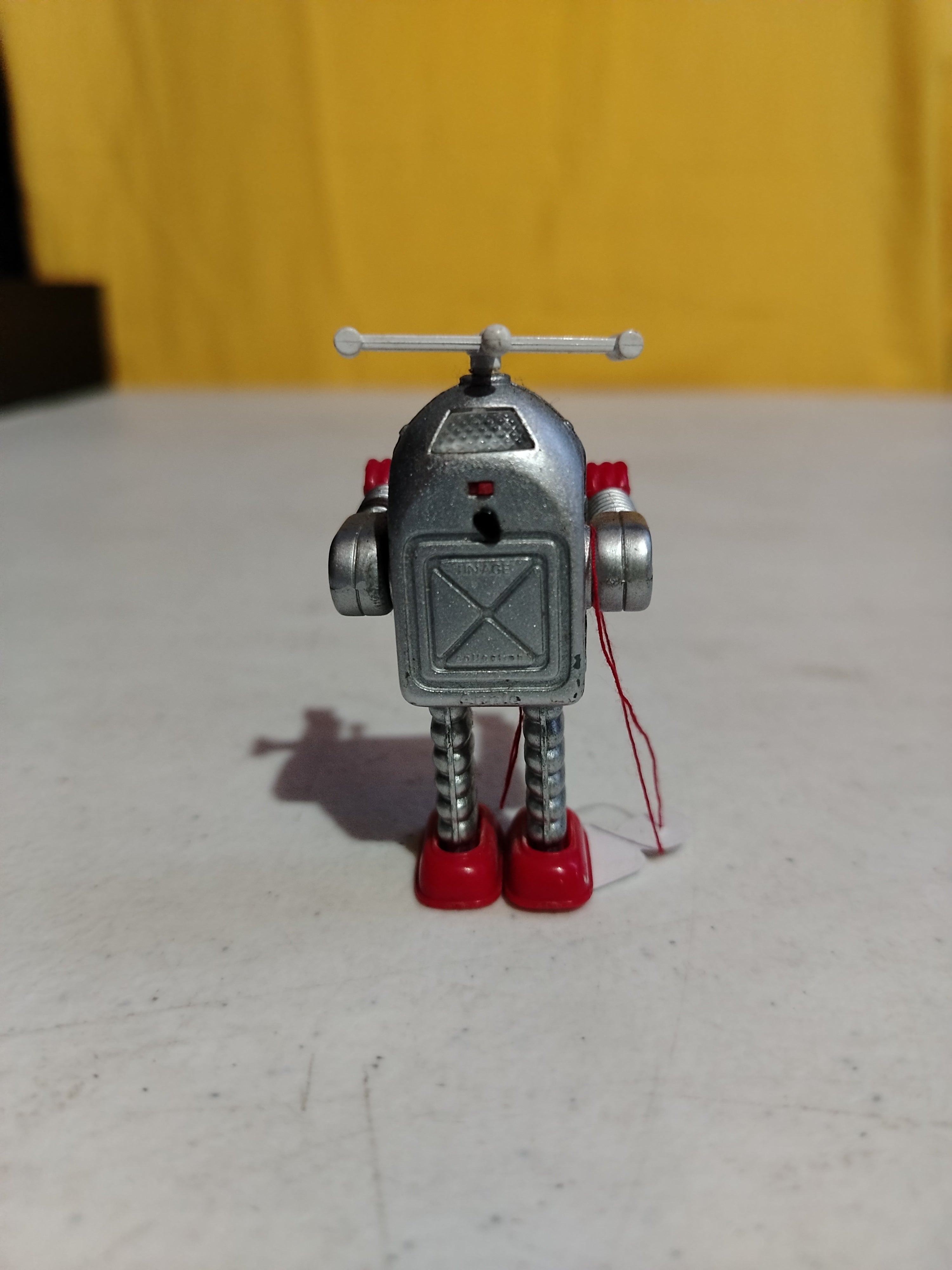 DIE CAST ROBOT