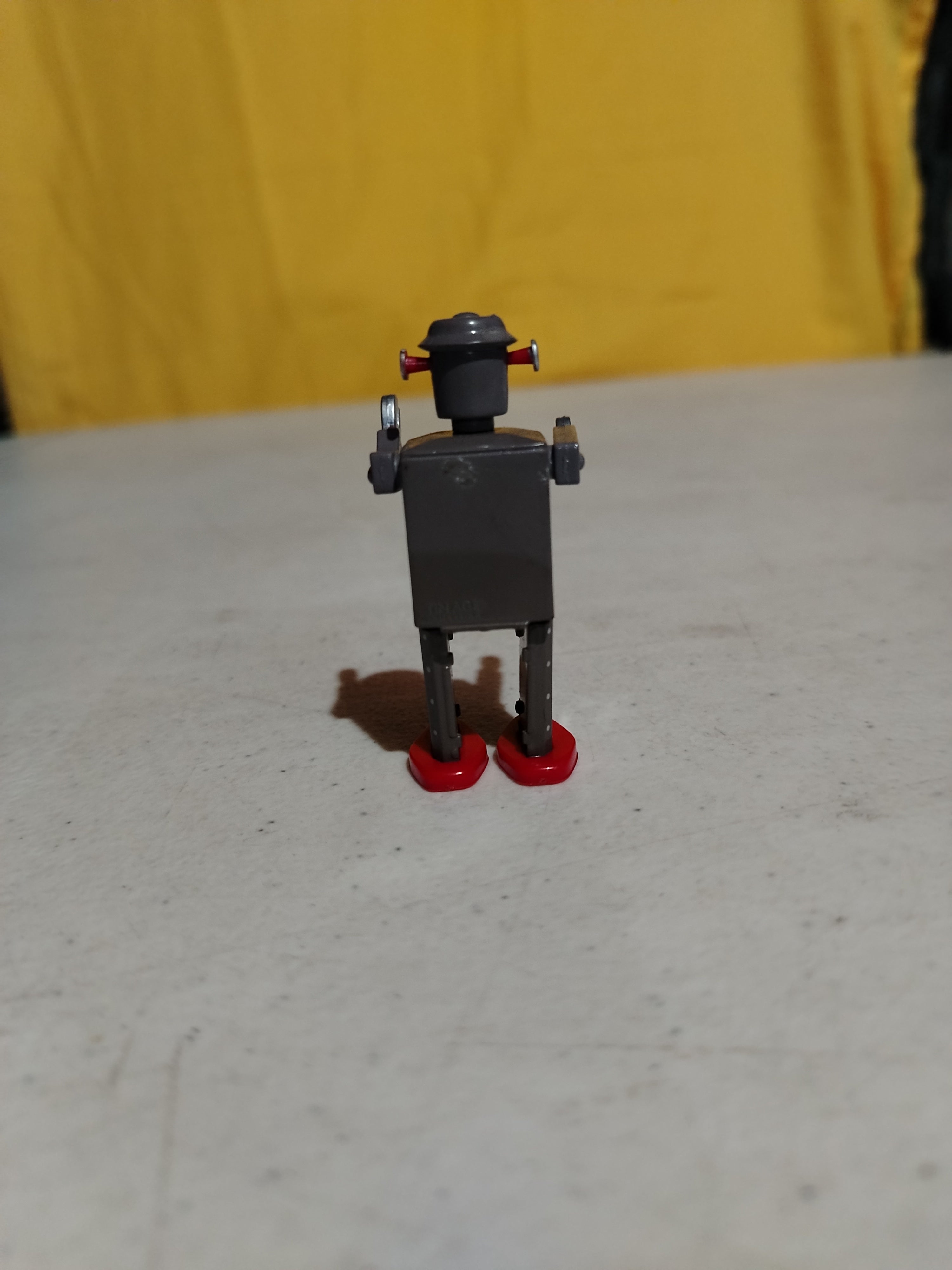 DIE CAST ROBOT