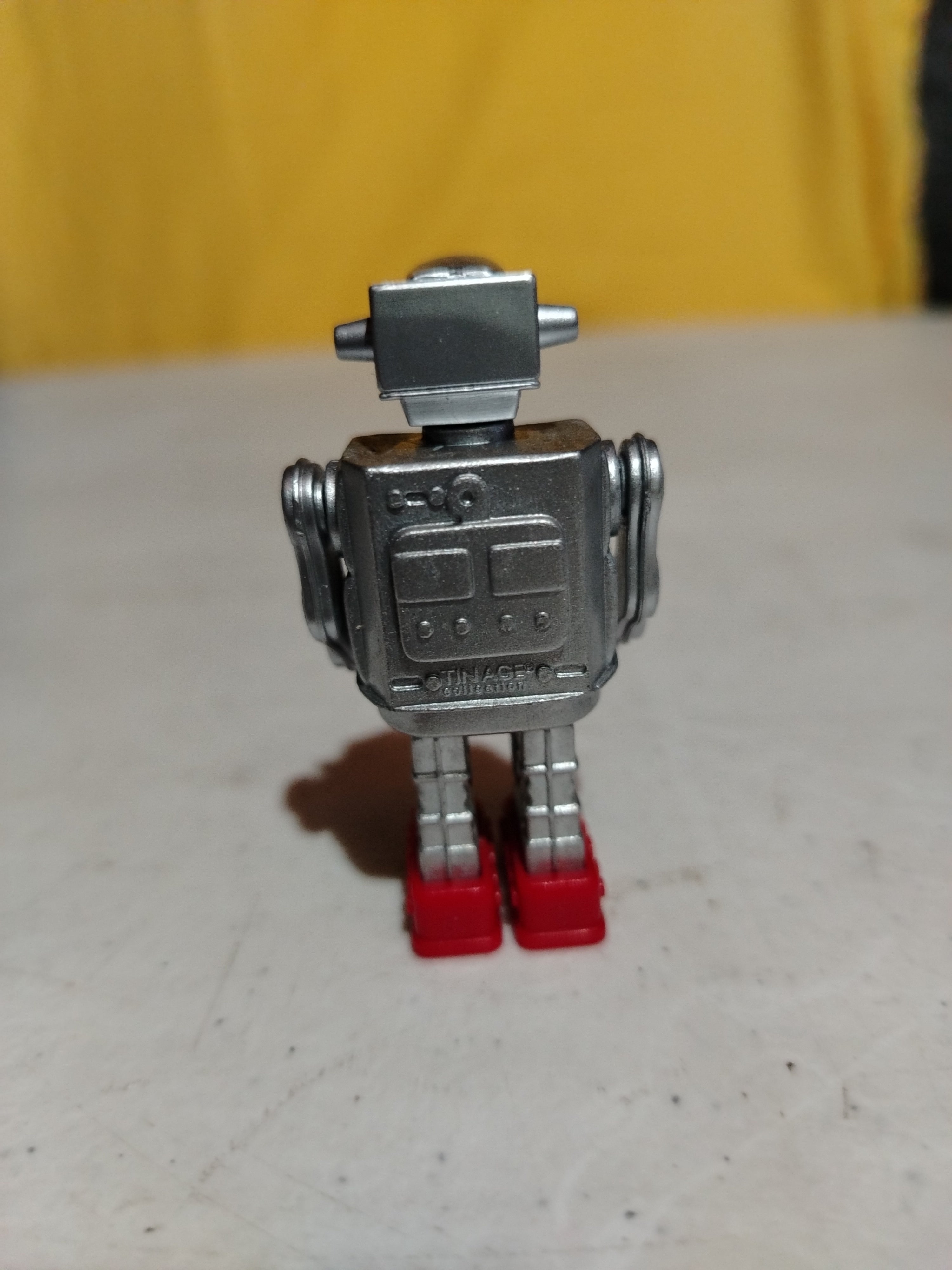 DIE CAST ROBOT