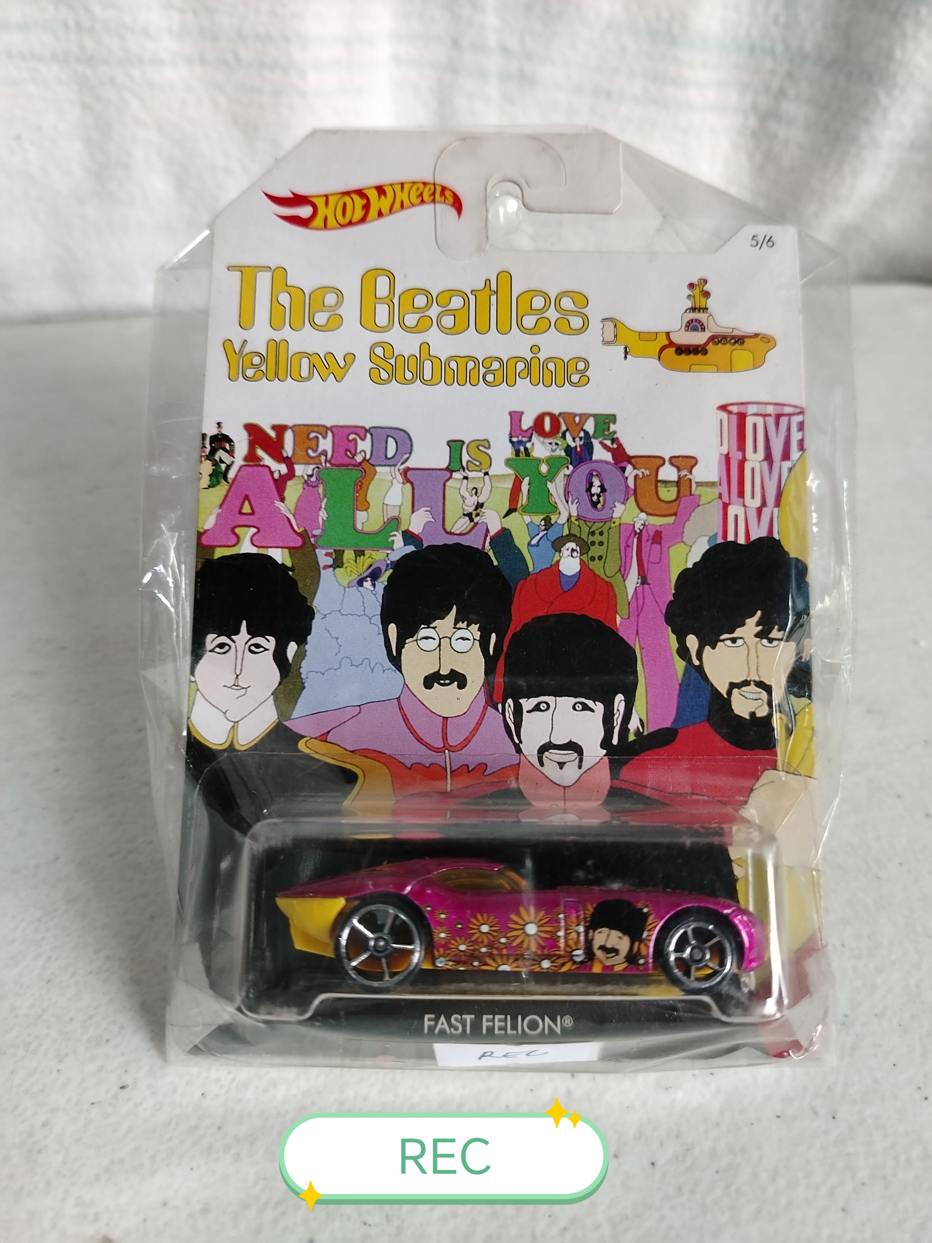 HOTWHEELS TE BEATLES YELLOW SUBMARINE