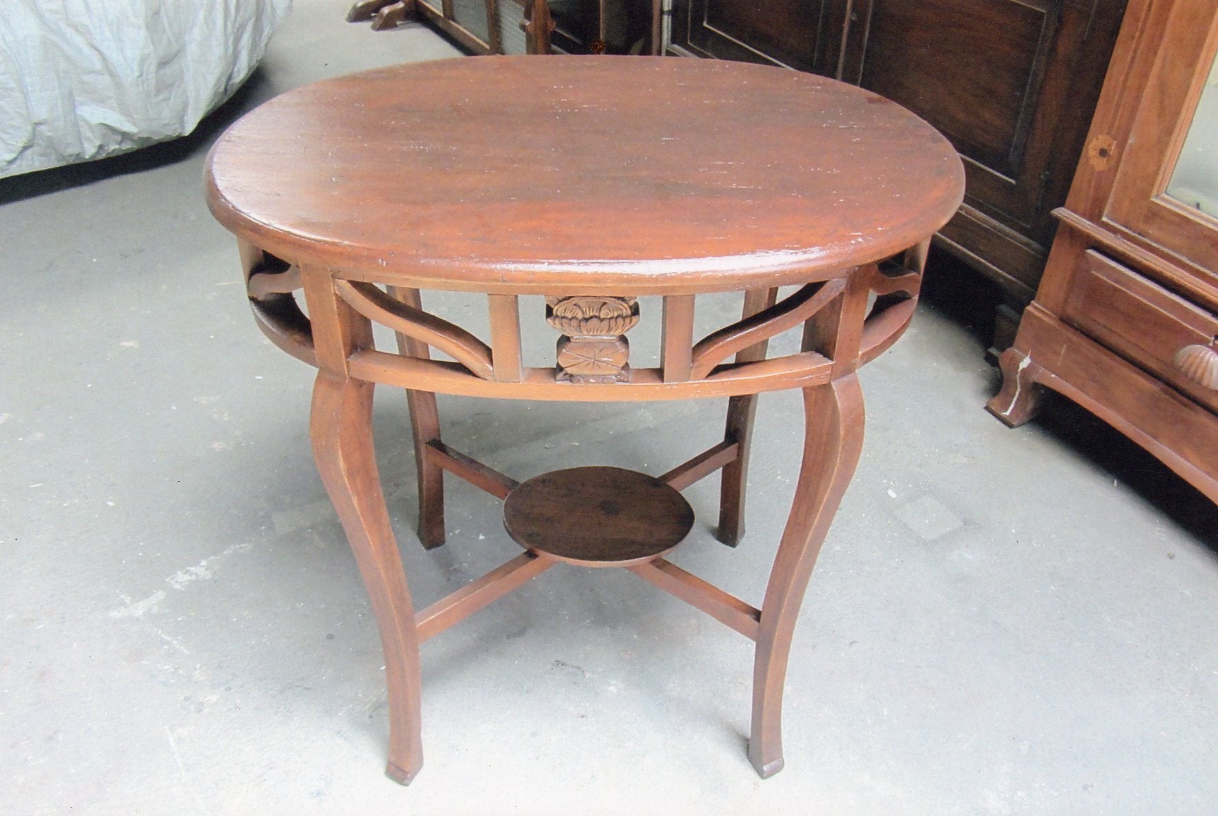 Oval Table AMN-E101 Carving Narra