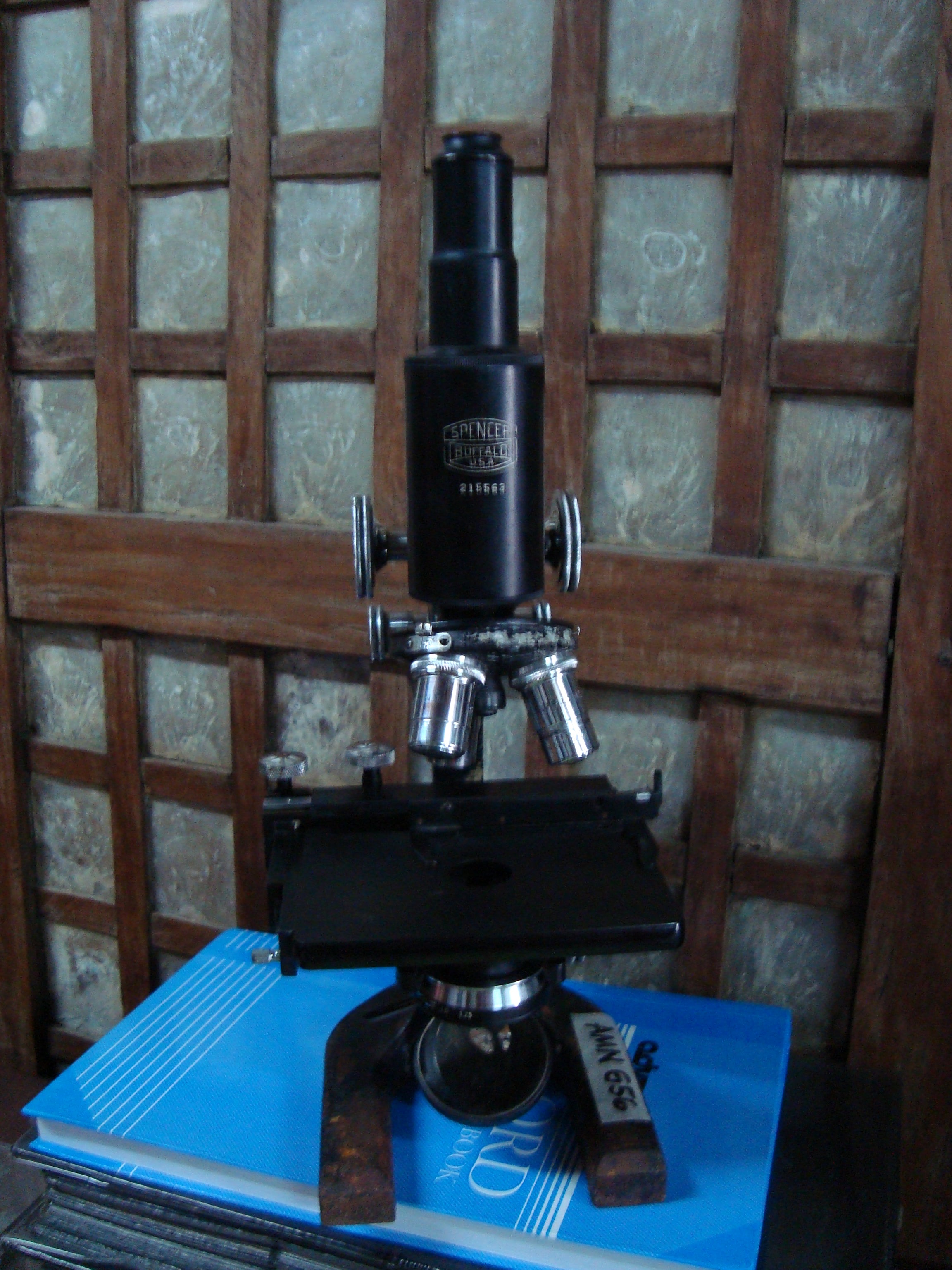 Microscope (Spencer Buffalo U.S.A 215563)